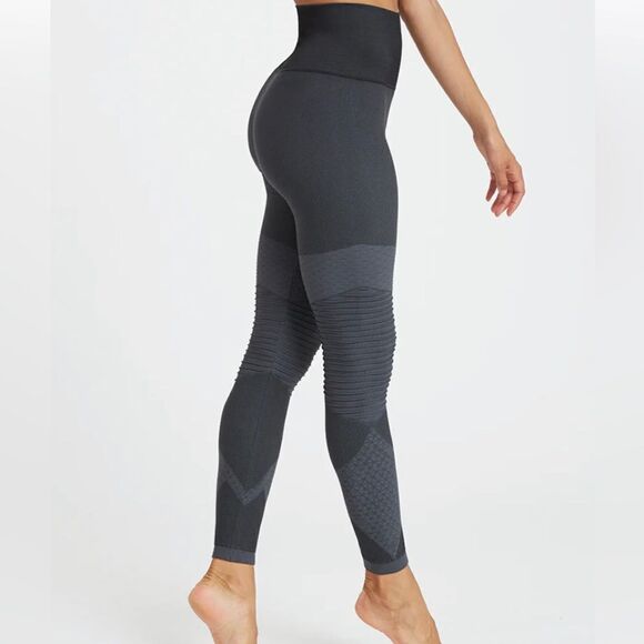 Spanx Look at Me Now Seamless Moto Leggings in Navy- Size Large - Picture 2 of 7